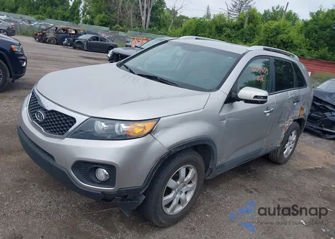 2013 Kia Sorento Lx z USA, uszkodzony, nr VIN 5XYKTCA62DG415096